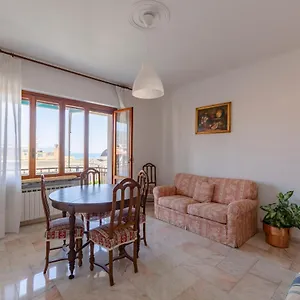 Appartamento Altido Front Sea Apt With Big Terrace In, Chiavari